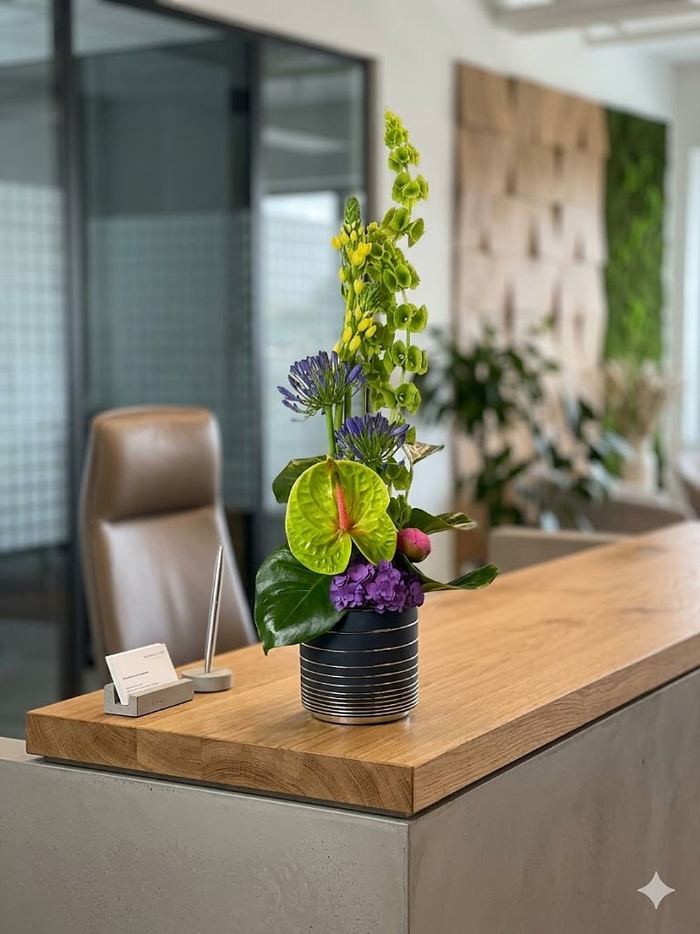 Viridis – Detailansicht Büro-Blumenarrangement